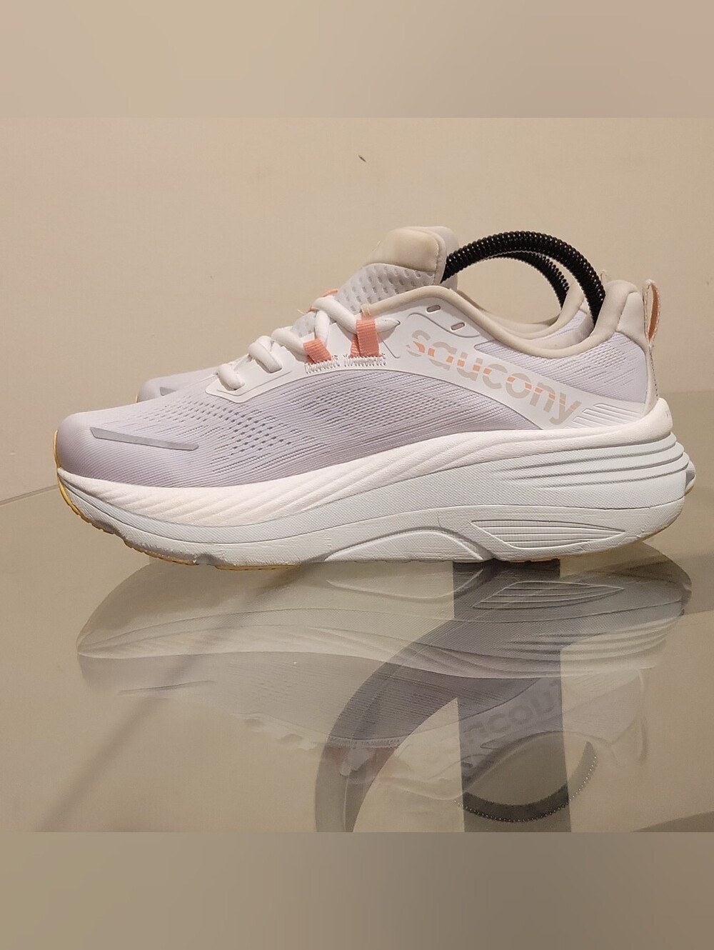 Saucony Women's Hurricane 24 Running Shoes, White/Foam, US 9 - Pre-owned